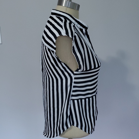 Black and White Striped Blouse Beetlejuice Sz S - Picture 3 of 3